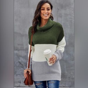 2/$20 • Gray Green Colorblock Turtleneck Pullover Sweater Medium 0354